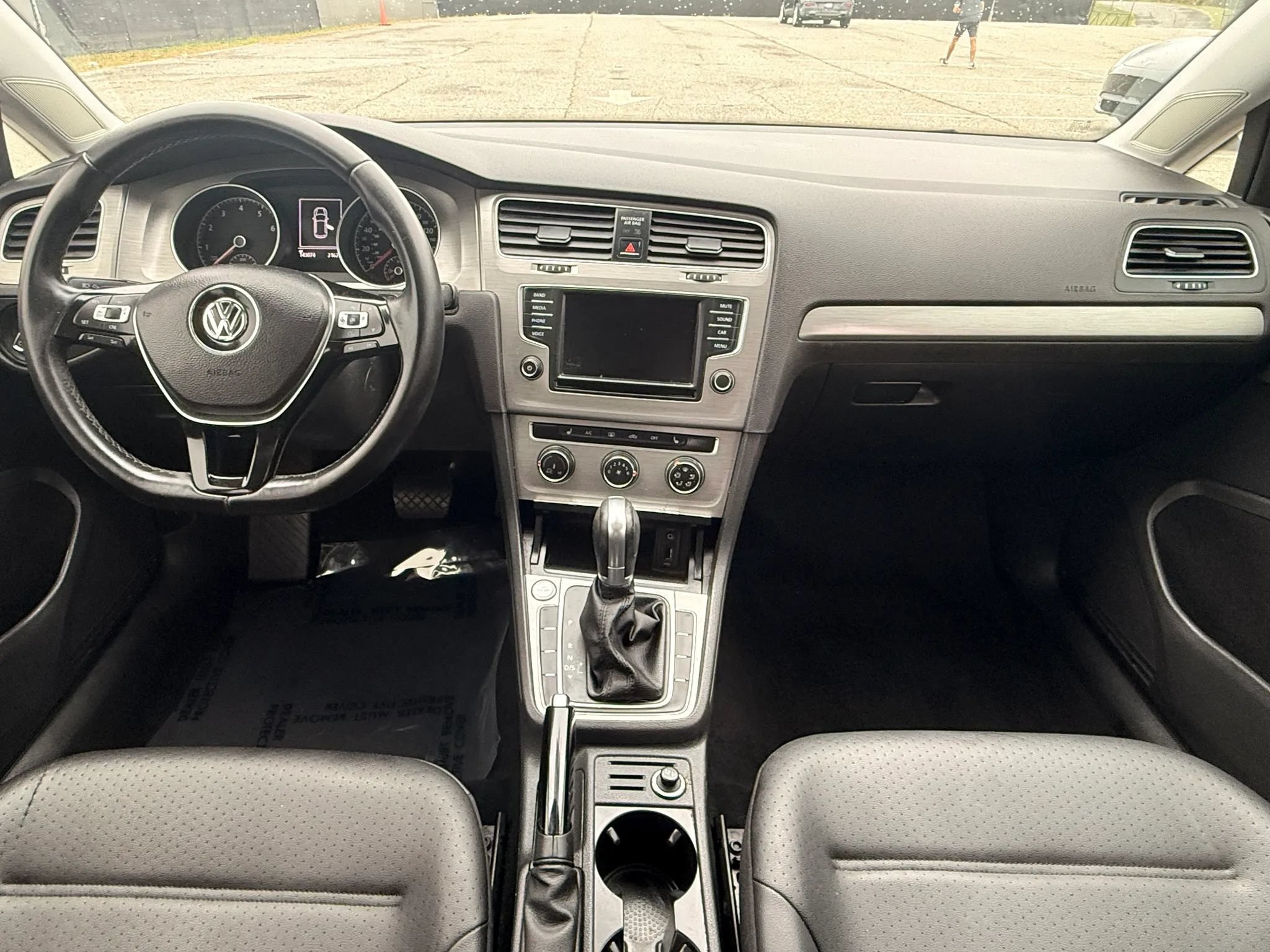 Used 2017 Volkswagen Golf Wolfsburg Edition FWD image 3
