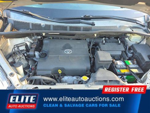 Used 2015 Toyota Sienna LE FWD image 14