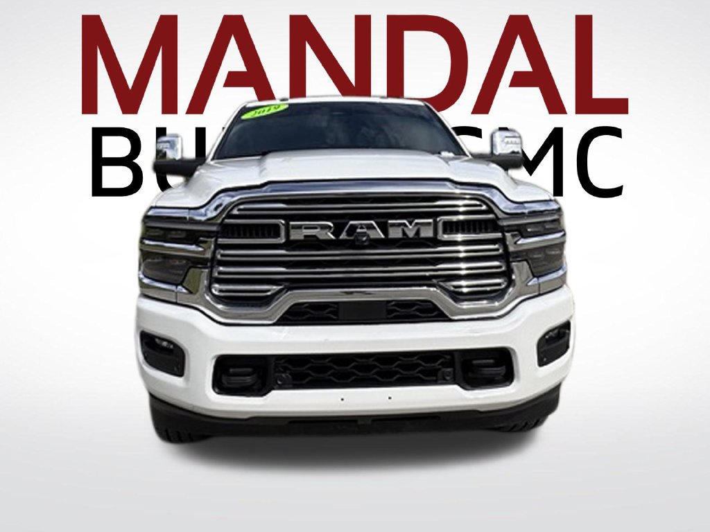 Used 2019 RAM 1500 Laramie AWD/4WD image 2