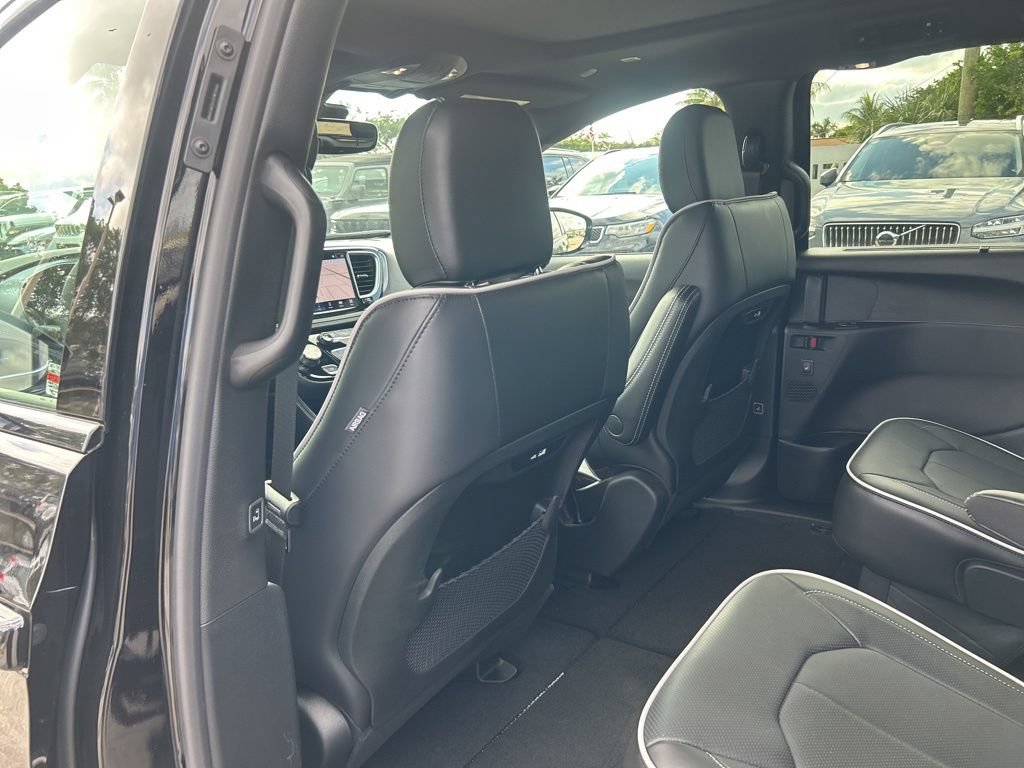 New 2026 Chrysler Pacifica Limited w/ S Appearance Package FWD image 33