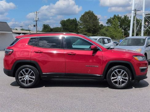Used 2020 Jeep Compass Latitude FWD image 2