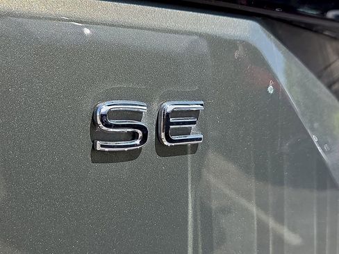 Used 2024 Volkswagen Atlas Peak Edition SE AWD/4WD image 12