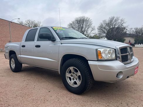 Used 2007 Dodge Dakota SLT w/ Trailer Tow Group AWD/4WD image 1