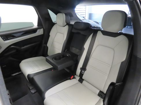 Certified 2025 Porsche Cayenne E-Hybrid AWD/4WD image 44