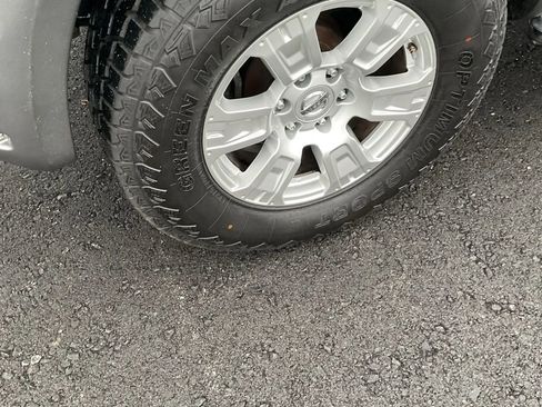 Used 2017 Nissan Titan SV image 15