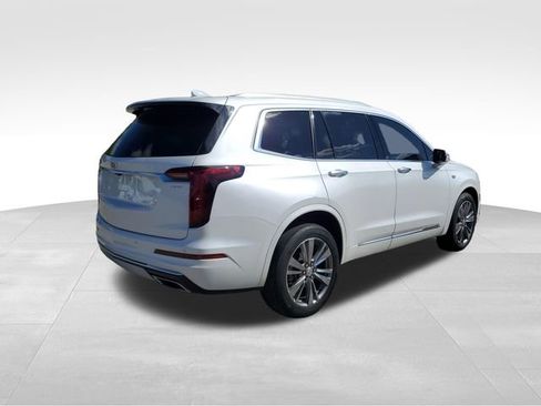 Used 2022 Cadillac XT6 Premium Luxury AWD/4WD image 4