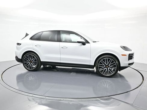 Certified 2025 Porsche Cayenne AWD/4WD image 2