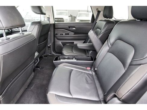 Used 2024 Nissan Pathfinder SL w/ SL Premium Package image 7