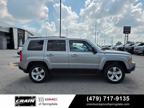 Used 2017 Jeep Patriot Sport w/ Power Value Group AWD/4WD image 9
