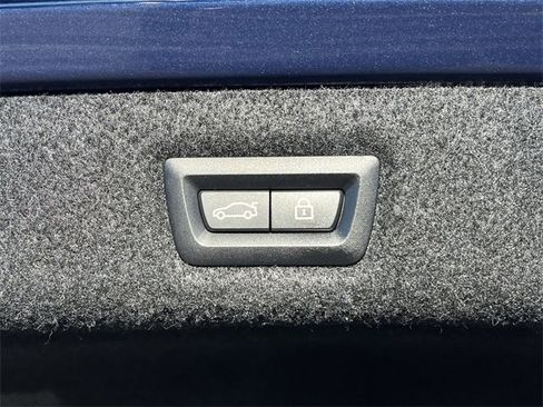 Used 2022 BMW 540i w/ Premium Package image 35