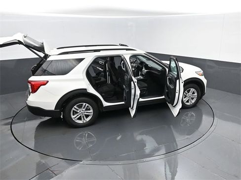Used 2022 Ford Explorer XLT image 30