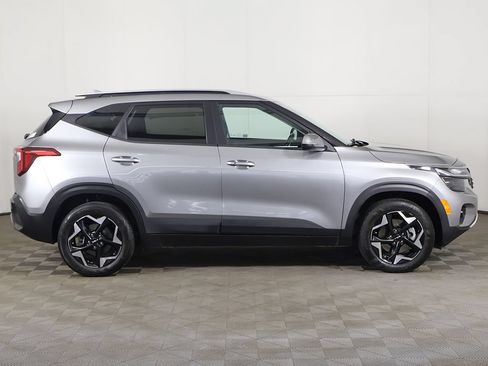 Used 2025 Kia Seltos S AWD/4WD image 18
