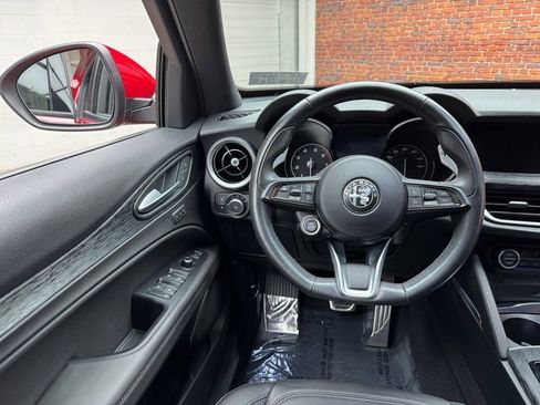 Used 2022 Alfa Romeo Stelvio Sprint image 14