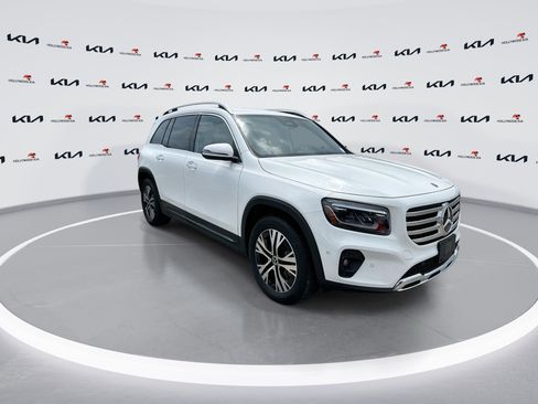 Used 2025 Mercedes-Benz GLB 250 4MATIC image 2
