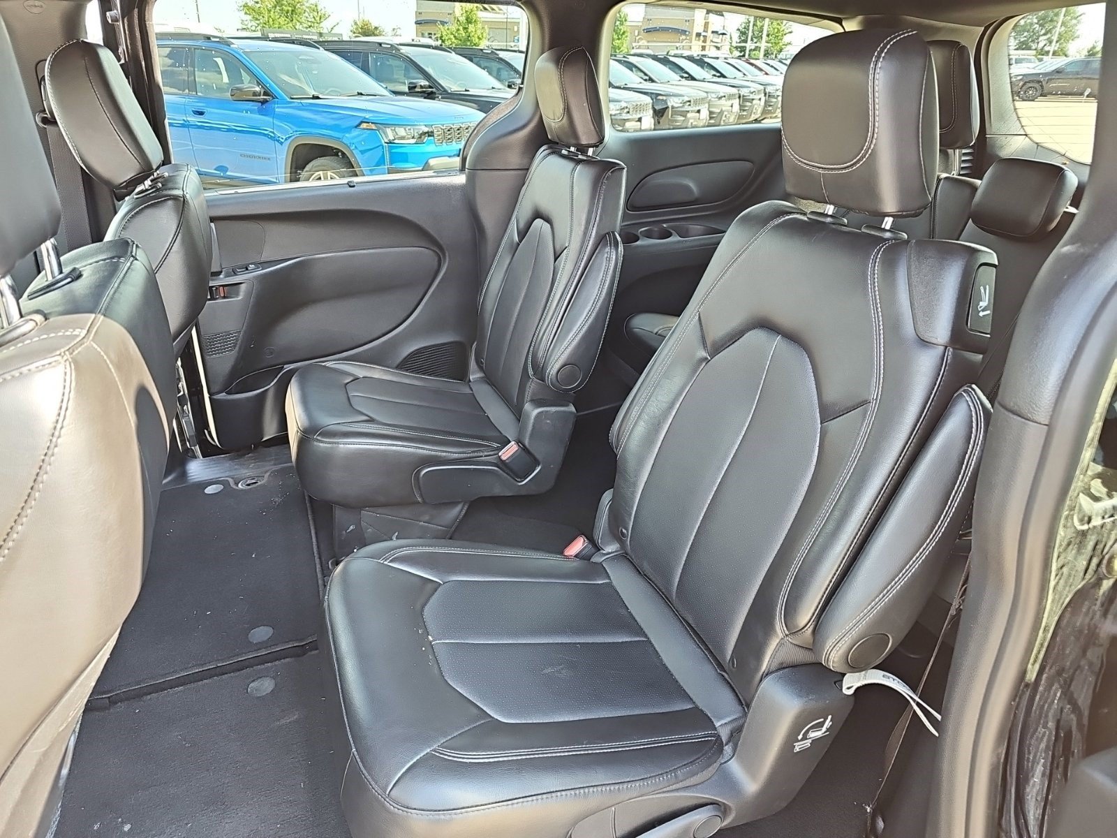 Used 2025 Chrysler Pacifica Select FWD image 17
