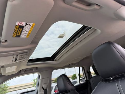 Used 2026 Toyota Highlander XLE AWD/4WD image 29