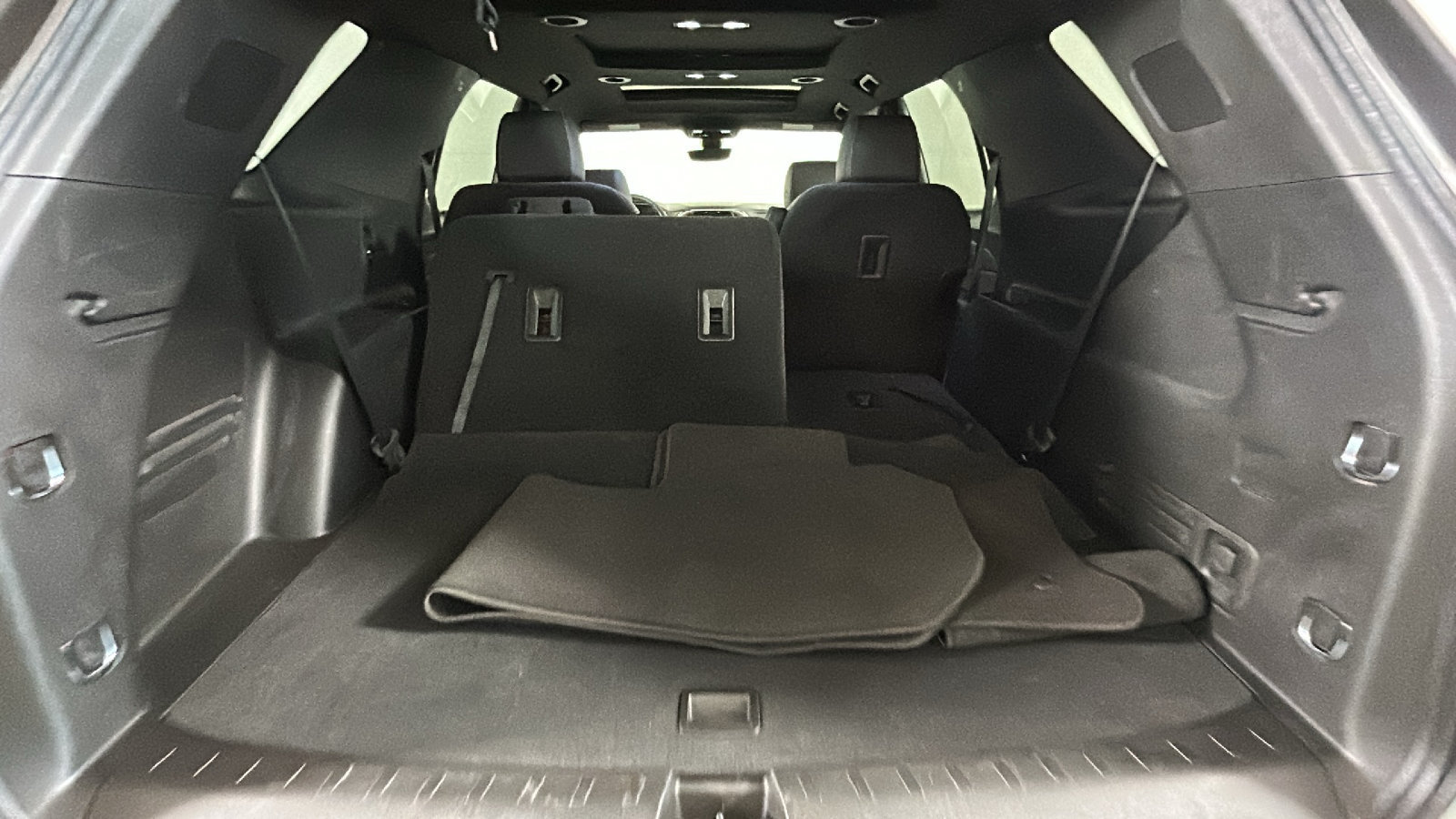 Used 2023 Chevrolet Traverse LT w/ LT Premium Package AWD/4WD image 36