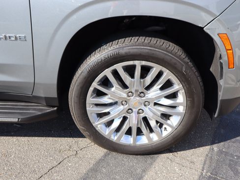 Used 2025 Chevrolet Tahoe Premier AWD/4WD image 43