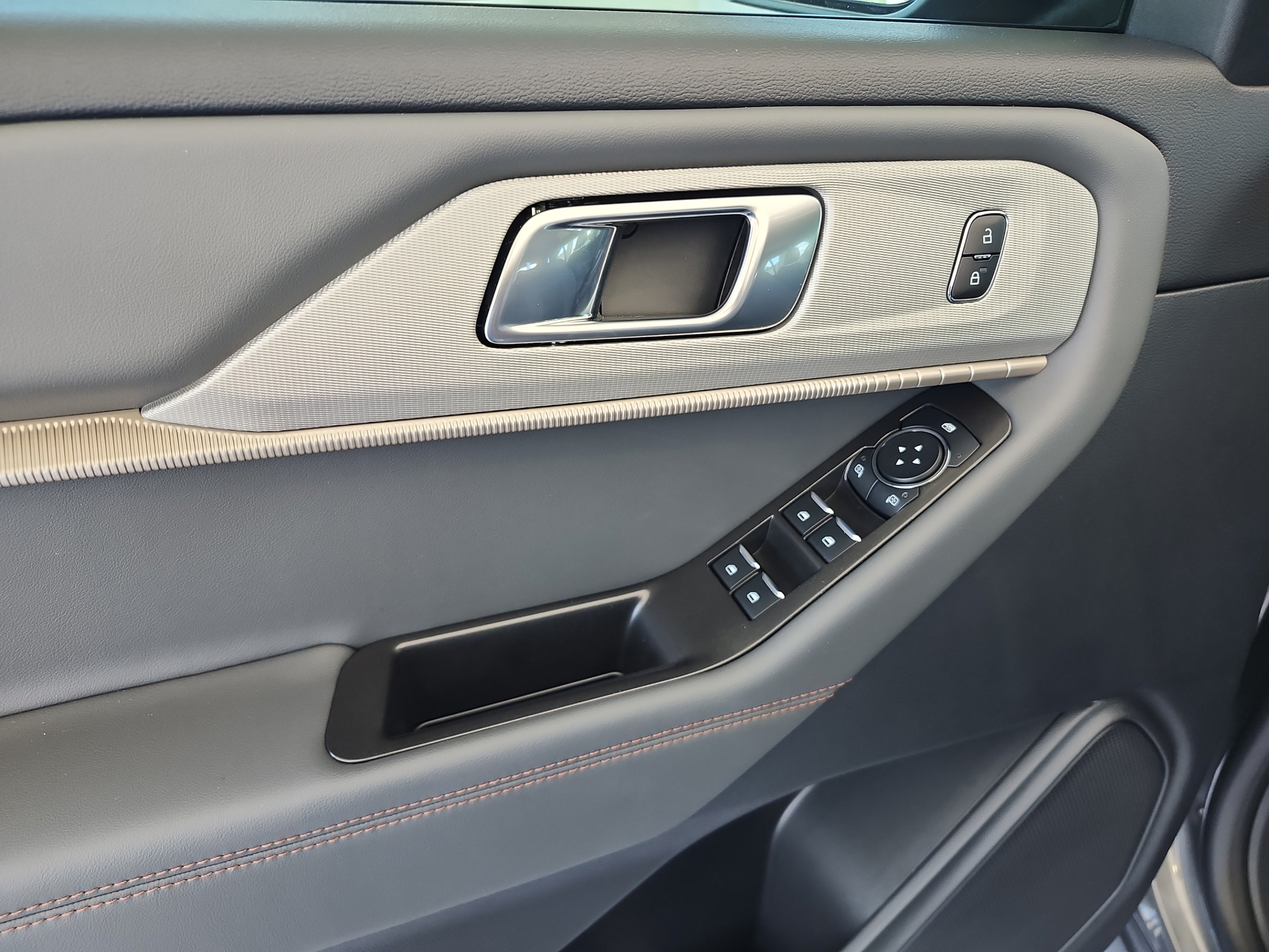 Certified 2026 Ford Explorer Active RWD image 16