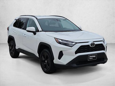 Used 2025 Toyota RAV4 XLE AWD/4WD image 3