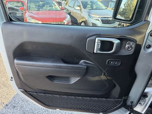 Used 2023 Jeep Wrangler Unlimited Rubicon 4xe AWD/4WD image 20