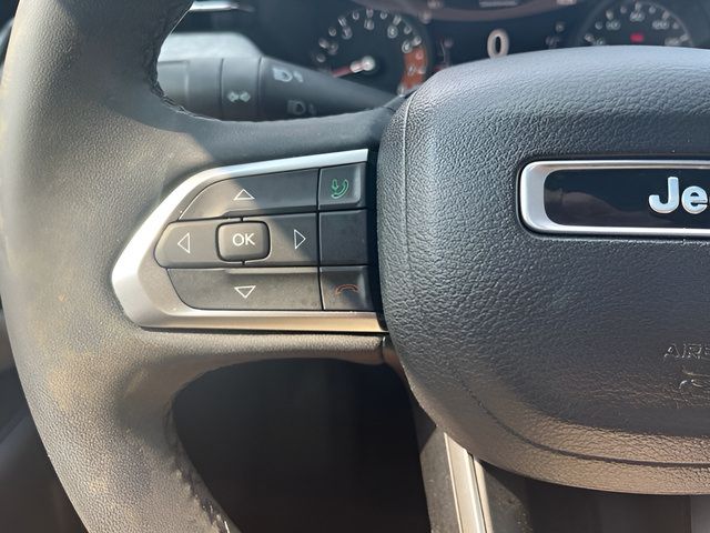 Used 2023 Jeep Compass Latitude AWD/4WD image 18