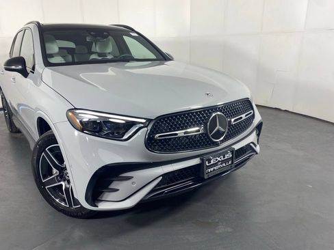 Used 2026 Mercedes-Benz GLC 300 4MATIC image 2