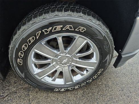 Used 2017 Chevrolet Silverado 1500 High Country image 17