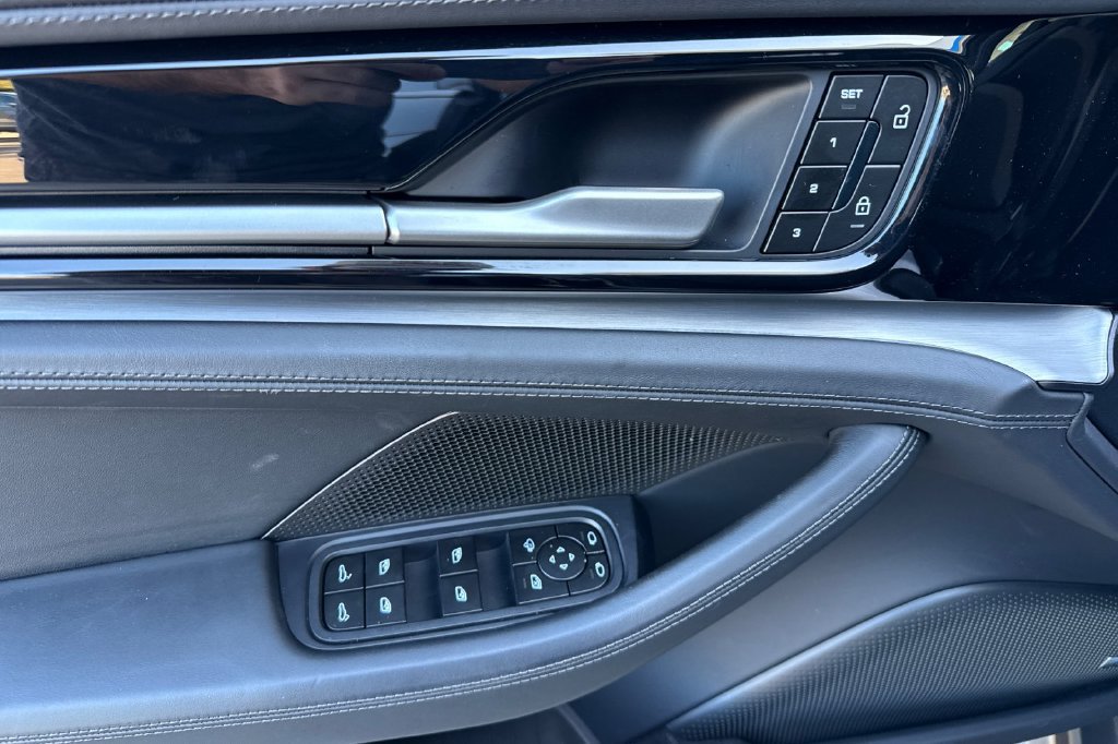 Used 2024 Porsche Panamera RWD image 15