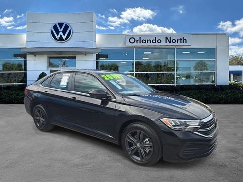 Used 2024 Volkswagen Jetta SE FWD image 1