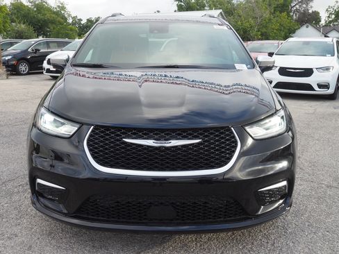 New 2026 Chrysler Pacifica Pinnacle image 3