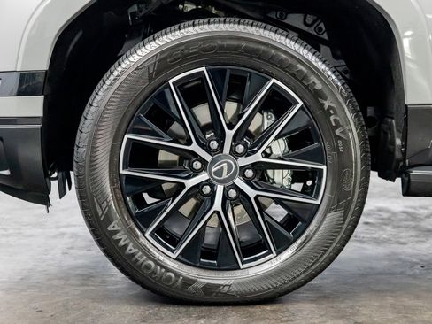 Used 2025 Lexus GX 550 image 11