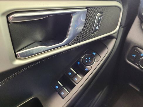 Used 2020 Ford Explorer XLT w/ Equipment Group 202A image 27