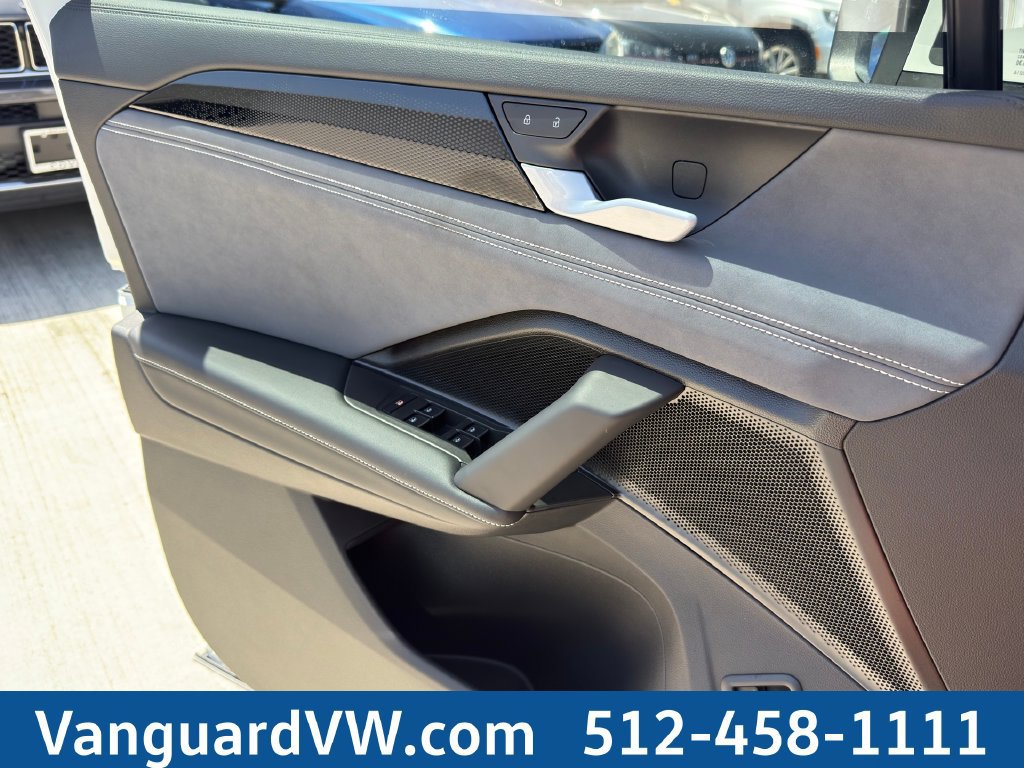 New 2026 Volkswagen Tiguan SE FWD image 23