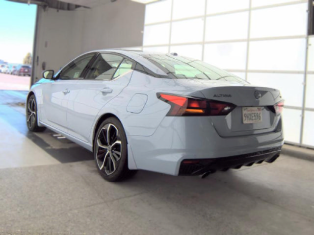 Used 2023 Nissan Altima 2.5 SR w/ SR Premium Package FWD image 6