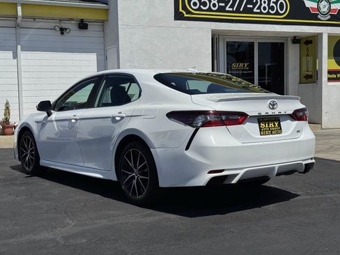 Used 2022 Toyota Camry SE FWD image 10