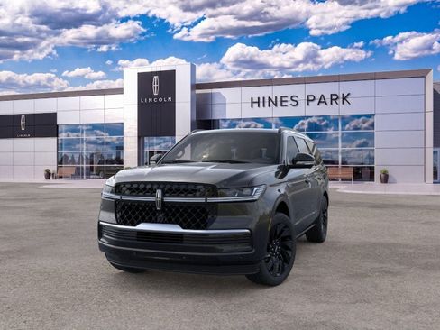 New 2026 Lincoln Navigator Reserve w/ Jet Appearance Package AWD/4WD image 2