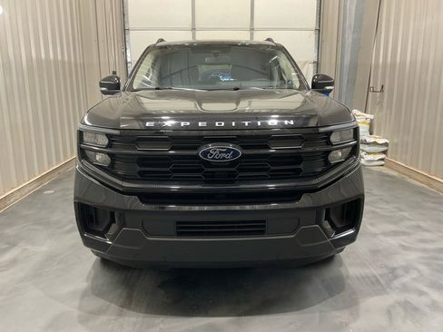 Used 2025 Ford Expedition Active image 2