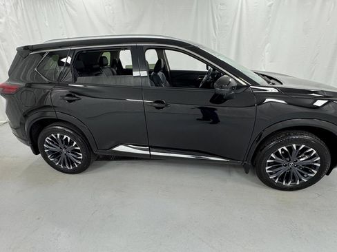 Certified 2026 Nissan Rogue Platinum w/ Platinum Premium Package AWD/4WD image 2