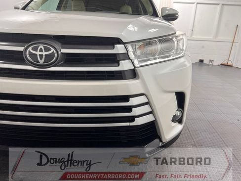 Used 2018 Toyota Highlander XLE FWD image 12