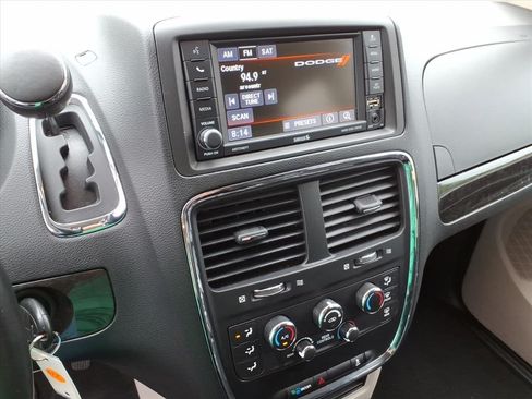 Used 2018 Dodge Grand Caravan SE w/ UConnect Hands-Free Group FWD image 26