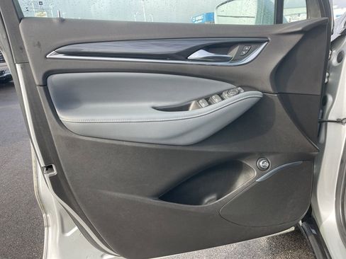 Used 2019 Buick Enclave Essence image 9