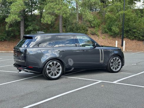Used 2023 Land Rover Range Rover SE AWD/4WD image 13