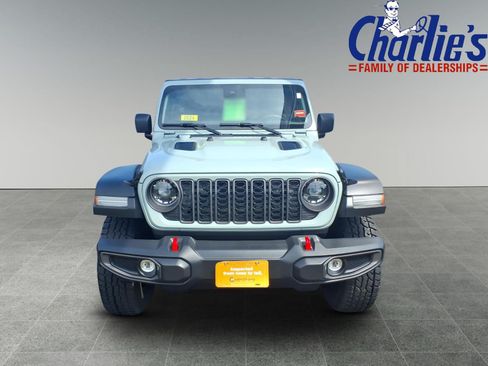 Used 2024 Jeep Wrangler Unlimited Rubicon AWD/4WD image 2
