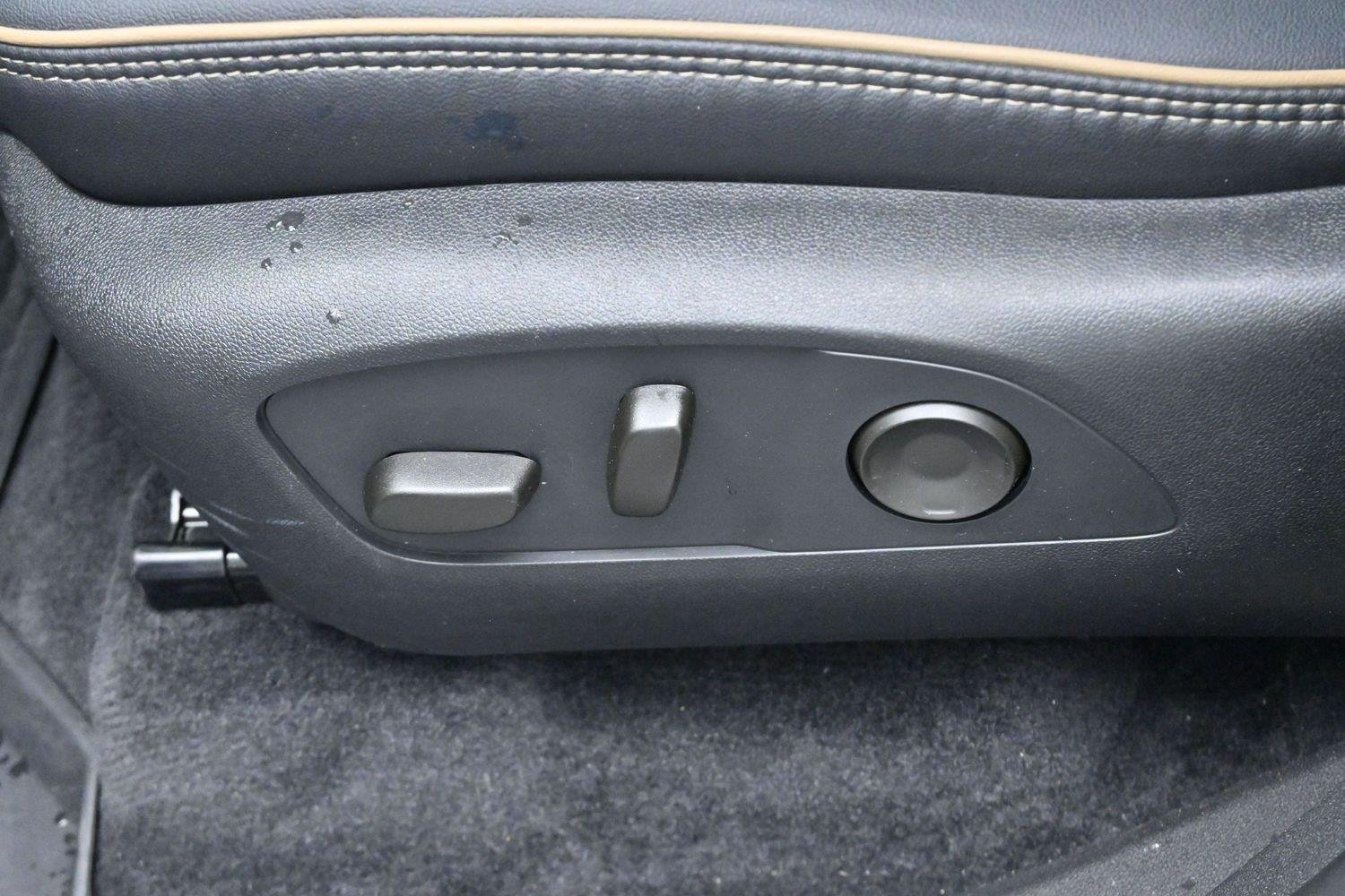 Used 2025 Chevrolet Traverse High Country FWD image 16