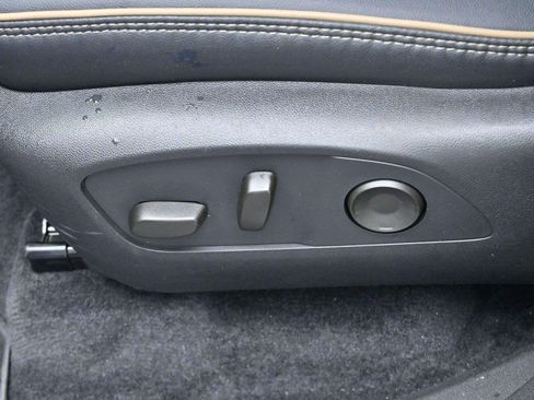 Used 2025 Chevrolet Traverse High Country FWD image 16