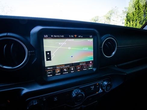 Used 2023 Jeep Wrangler Sahara image 24