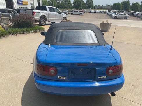 Used 1992 MAZDA MX-5 Miata RWD image 8