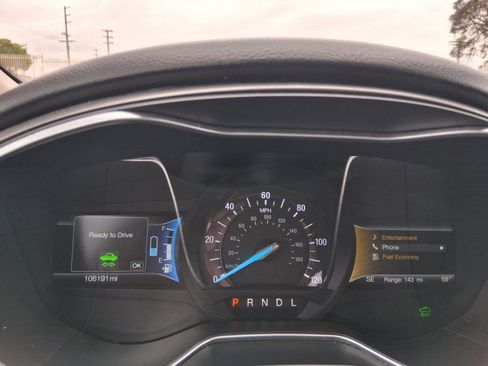 Used 2018 Ford Fusion SE w/ Equipment Group 602A FWD image 11