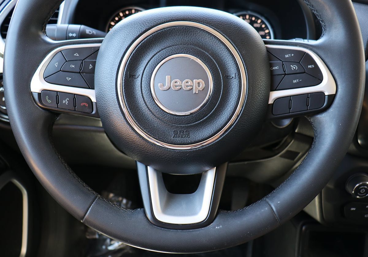 Used 2018 Jeep Renegade Latitude FWD image 55